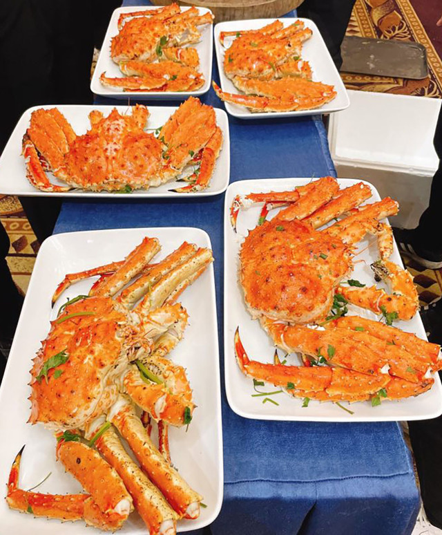 Đại gia chơi sang mua 72 con cua Hoàng đế đãi nhân viên - Hình 3 Dai gia choi sang mua 72 con cua Hoang de dai nhan vien-Hinh-3