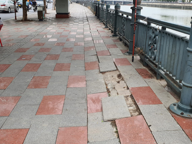 Dự án chỉnh trang sông Tam Bạc chưa bàn giao, quyết toán nhưng đã hư hỏng - Hình 13 Du an chinh trang song Tam Bac chua ban giao, quyet toan nhung da hu hong-Hinh-13