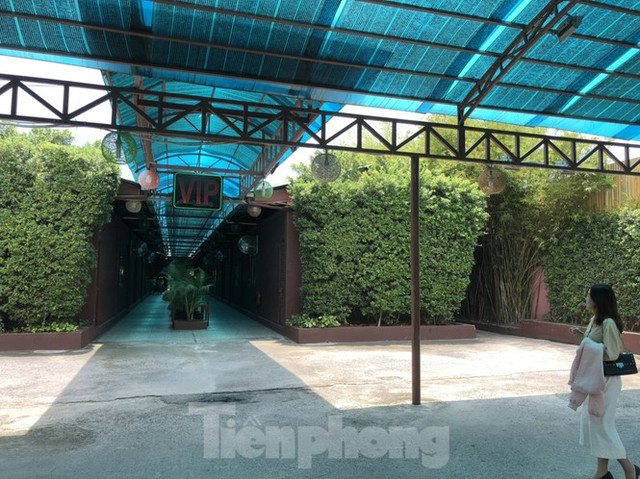 Cận cảnh nhà hàng ẩm thực lớn nhất Sài Gòn 'mọc' trên đất nông nghiệp - Hình 15 Can canh nha hang am thuc lon nhat Sai Gon 'moc' tren dat nong nghiep-Hinh-15