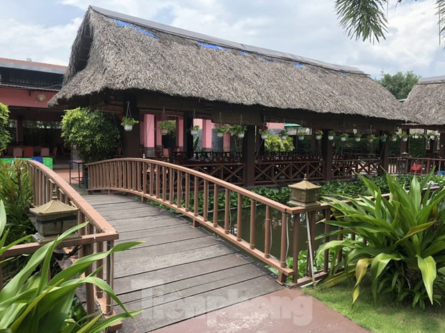 Cận cảnh nhà hàng ẩm thực lớn nhất Sài Gòn 'mọc' trên đất nông nghiệp - Hình 10 Can canh nha hang am thuc lon nhat Sai Gon 'moc' tren dat nong nghiep-Hinh-10