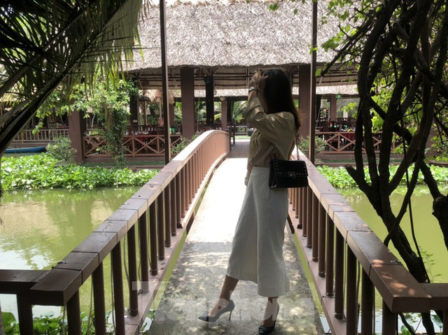 Cận cảnh nhà hàng ẩm thực lớn nhất Sài Gòn 'mọc' trên đất nông nghiệp - Hình 3 Can canh nha hang am thuc lon nhat Sai Gon 'moc' tren dat nong nghiep-Hinh-3
