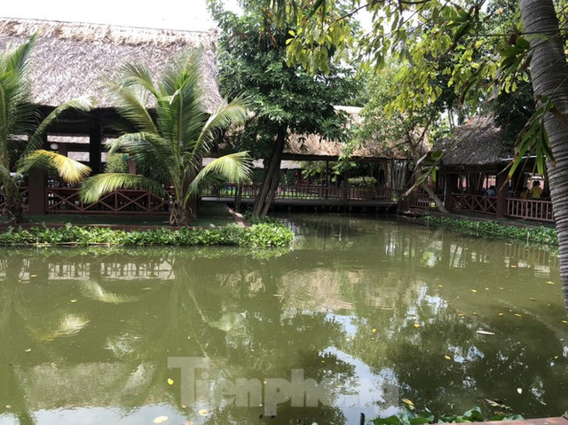 Cận cảnh nhà hàng ẩm thực lớn nhất Sài Gòn 'mọc' trên đất nông nghiệp - Hình 11 Can canh nha hang am thuc lon nhat Sai Gon 'moc' tren dat nong nghiep-Hinh-11