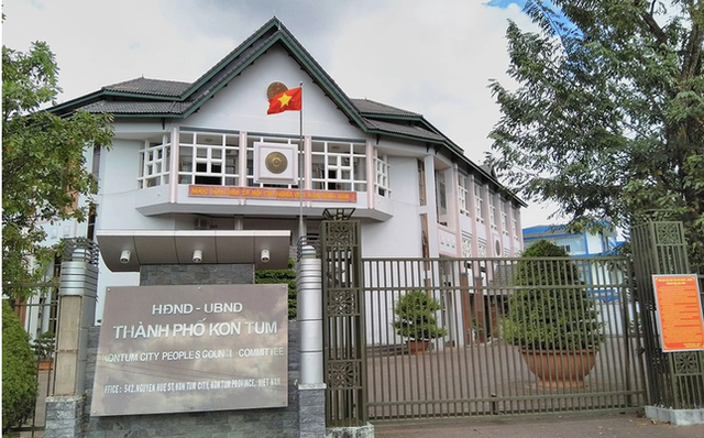 Thửa đất của vợ Bí thư thành uỷ TP Kon Tum 'bỗng dưng' có 4 mặt tiền Thua dat cua vo Bi thu thanh uy TP Kon Tum 'bong dung' co 4 mat tien