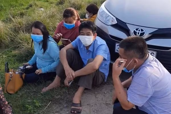 'Co' dat khuay dong lang que Ha Tinh, vai ngay lai 'bay sach'-Hinh-7