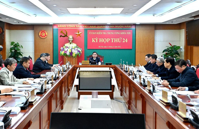 Đề nghị Bộ Chính trị kỷ luật Bộ trưởng Ngoại giao Bùi Thanh Sơn liên quan chuyến bay 'giải cứu' De nghi Bo Chinh tri ky luat Bo truong Ngoai giao Bui Thanh Son lien quan chuyen bay 'giai cuu'