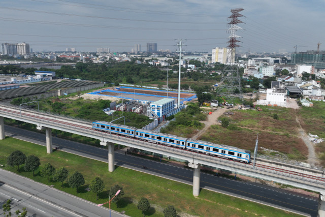 Hình ảnh tàu metro số 1 lăn bánh chạy thử gần 10km - Hình 7 Hinh anh tau metro so 1 lan banh chay thu gan 10km-Hinh-7