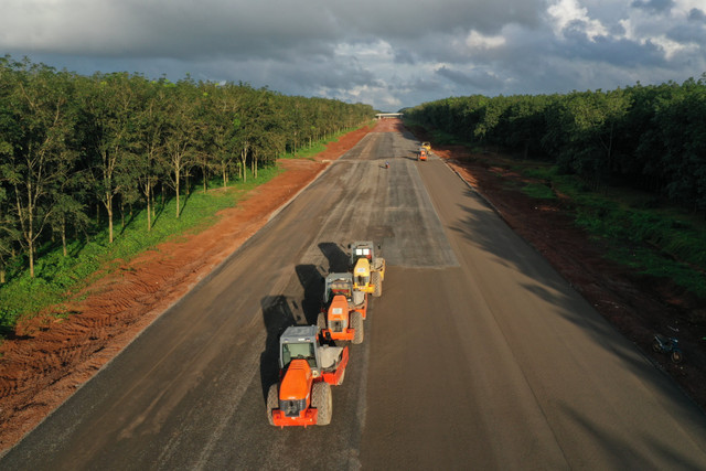 Cận cảnh cao tốc Dầu Giây - Phan Thiết trước thời hạn thông xe kỹ thuật - Hình 6 Can canh cao toc Dau Giay - Phan Thiet truoc thoi han thong xe ky thuat-Hinh-6