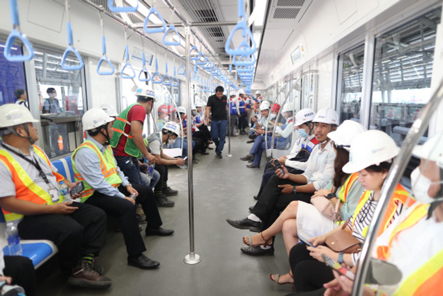 Hình ảnh tàu metro số 1 lăn bánh chạy thử gần 10km - Hình 12 Hinh anh tau metro so 1 lan banh chay thu gan 10km-Hinh-12