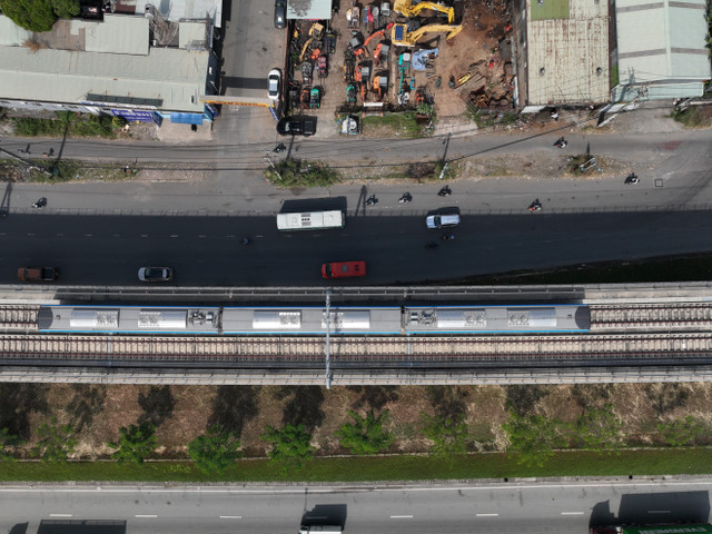 Hình ảnh tàu metro số 1 lăn bánh chạy thử gần 10km - Hình 6 Hinh anh tau metro so 1 lan banh chay thu gan 10km-Hinh-6