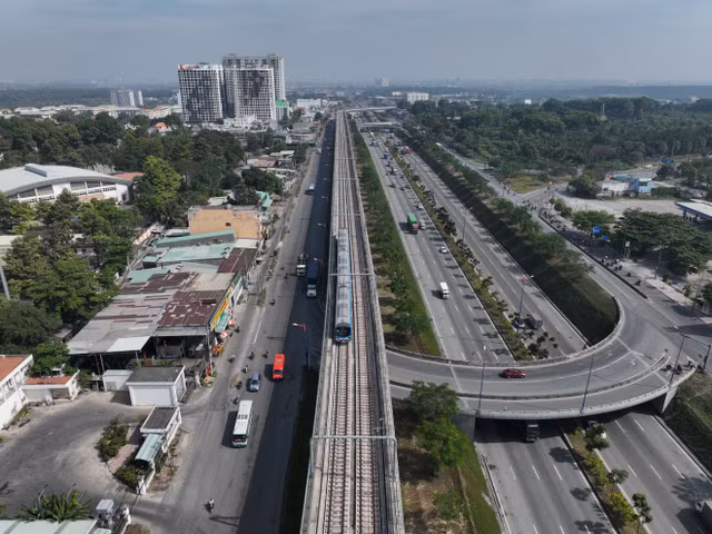 Hinh anh tau metro so 1 lan banh chay thu gan 10km-Hinh-4