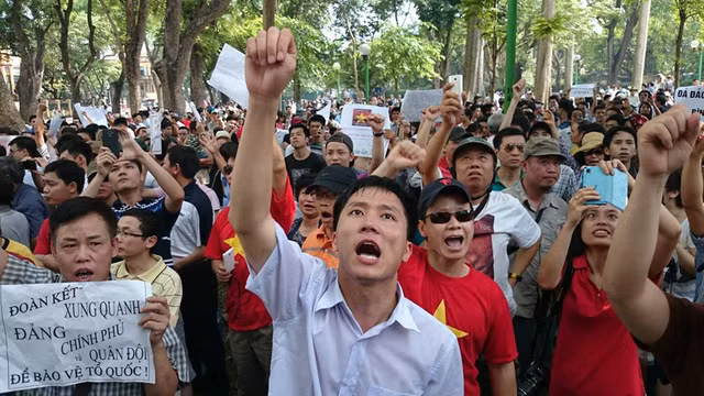 Mọi người đều tuần hành ôn hoà. Ảnh: FB Như Ý.