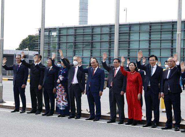 Sang nay, Tong Bi thu Nguyen Phu Trong len duong tham chinh thuc Trung Quoc-Hinh-4