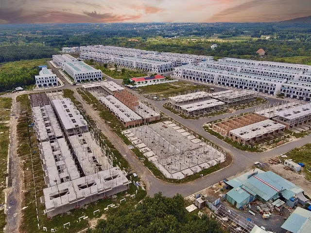 Can canh 500 can biet thu xay khong phep cua Cong ty co phan dau tu LDG o Dong Nai-Hinh-16