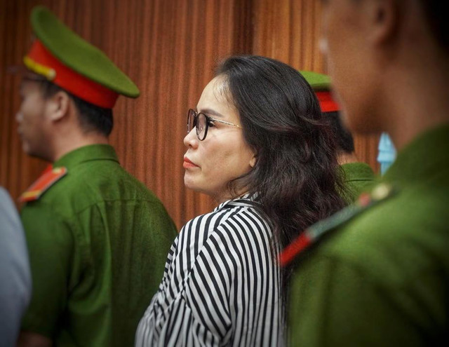 Cựu Phó Chủ tịch UBND TP HCM Nguyễn Thành Tài bật khóc khi nói lời sau cùng Cuu Pho Chu tich UBND TP HCM Nguyen Thanh Tai bat khoc khi noi loi sau cung
