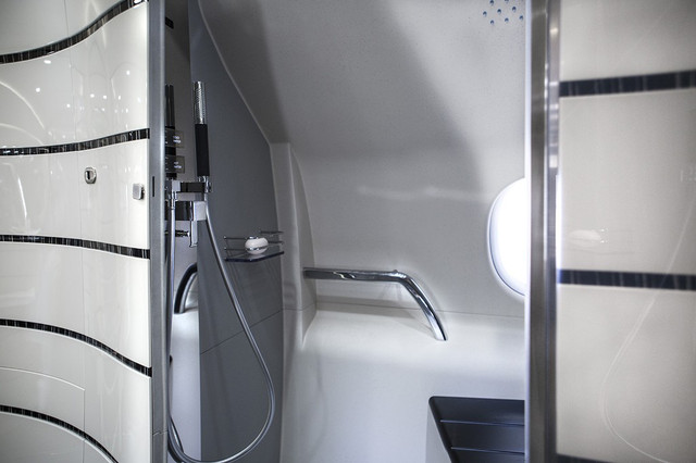 Nội thất đẳng cấp của 2 mẫu máy bay giá hàng chục triệu USD của đại gia Việt - Hình 8 Noi that dang cap cua 2 mau may bay gia hang chuc trieu USD cua dai gia Viet-Hinh-8