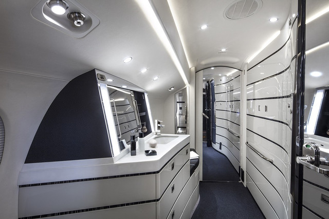 Nội thất đẳng cấp của 2 mẫu máy bay giá hàng chục triệu USD của đại gia Việt - Hình 9 Noi that dang cap cua 2 mau may bay gia hang chuc trieu USD cua dai gia Viet-Hinh-9