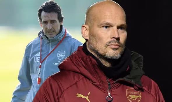 Huyen thoai Freddie Ljungberg lam HLV tam quyen cua Arsenal