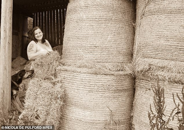 Bộ ảnh lịch khoả thân ngắm mãi không chán của những nữ nông dân - Hình 12 Bo anh lich khoa than ngam mai khong chan cua nhung nu nong dan-Hinh-12