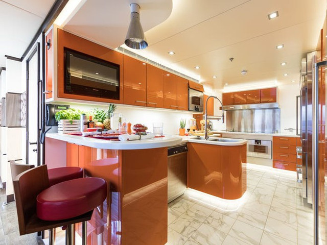 Cận cảnh du thuyền mạ vàng có giá hơn 700 tỷ đồng - Hình 6 Can canh du thuyen ma vang co gia hon 700 ty dong-Hinh-6