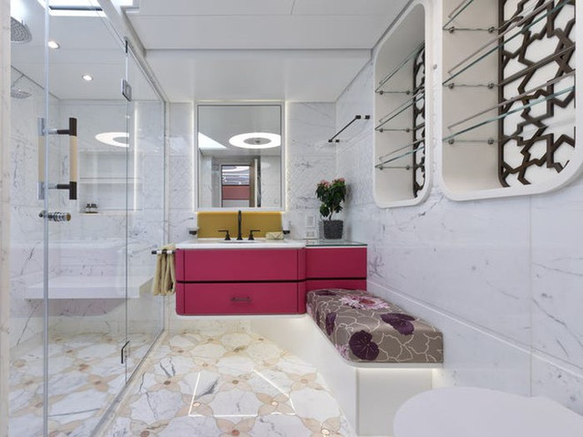 Cận cảnh du thuyền mạ vàng có giá hơn 700 tỷ đồng - Hình 4 Can canh du thuyen ma vang co gia hon 700 ty dong-Hinh-4