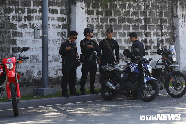 Cận cảnh hàng chục đặc vụ Philippines ôm súng theo sát U22 Việt Nam - Hình 9 Can canh hang chuc dac vu Philippines om sung theo sat U22 Viet Nam-Hinh-9