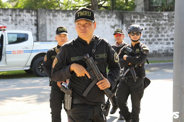 Cận cảnh hàng chục đặc vụ Philippines ôm súng theo sát U22 Việt Nam - Hình 2 Can canh hang chuc dac vu Philippines om sung theo sat U22 Viet Nam-Hinh-2
