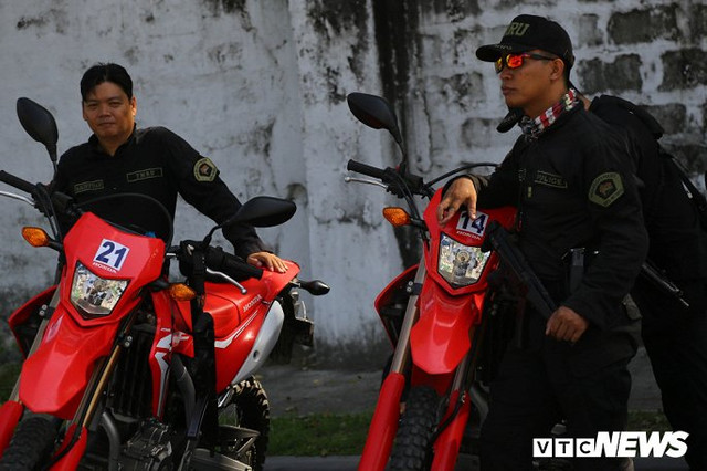 Cận cảnh hàng chục đặc vụ Philippines ôm súng theo sát U22 Việt Nam - Hình 11 Can canh hang chuc dac vu Philippines om sung theo sat U22 Viet Nam-Hinh-11