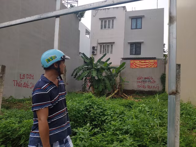 Dem dat cua khach hang tai khu dan cu song Da ban cho xa hoi den?