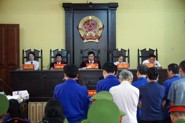 Ai đưa cựu thượng tá công an 1 tỷ đi hối lộ để nhờ nâng điểm? Ai dua cuu thuong ta cong an 1 ty di hoi lo de nho nang diem?