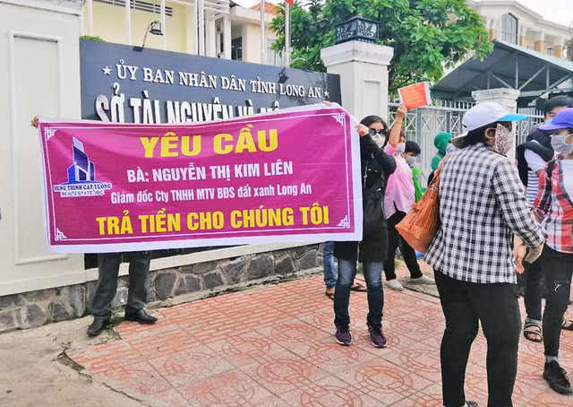 Cong an de nghi khach hang phoi hop xu ly du an 'ma' cua Dat Xanh Long An