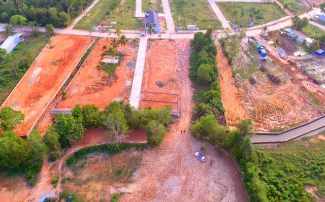 Hàng loạt lãnh đạo ở Kiên Giang bị kiểm điểm do sai phạm đất đai Hang loat lanh dao o Kien Giang bi kiem diem do sai pham dat dai