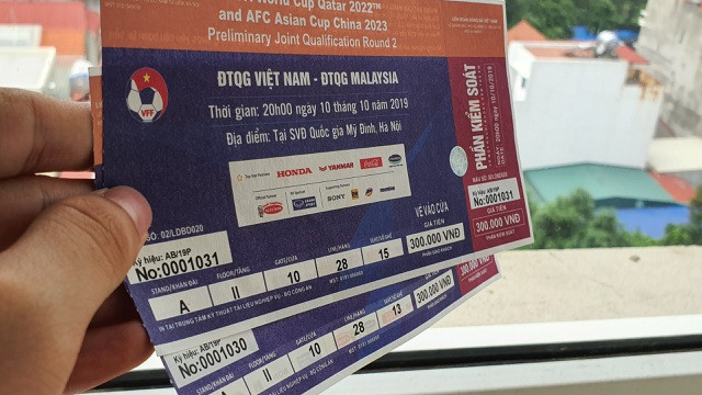 Dân phe vé trận Việt Nam vs Malaysia khóc ròng Dan phe ve tran Viet Nam vs Malaysia khoc rong