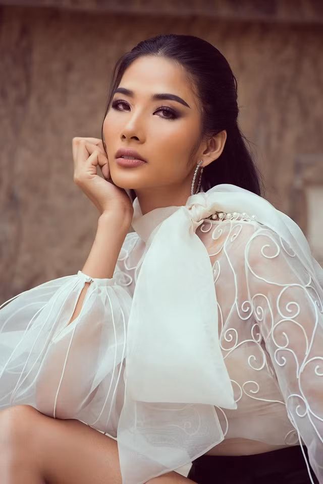 A hau Tuong San mac bikini nong bong, khoe ve goi cam chet nguoi-Hinh-4