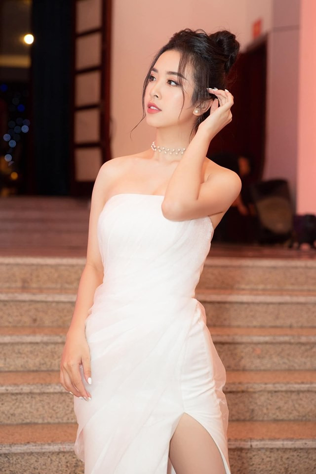 Á hậu Tường San mặc bikini nóng bỏng, khoe vẻ gợi cảm chết người - Hình 9 A hau Tuong San mac bikini nong bong, khoe ve goi cam chet nguoi-Hinh-9