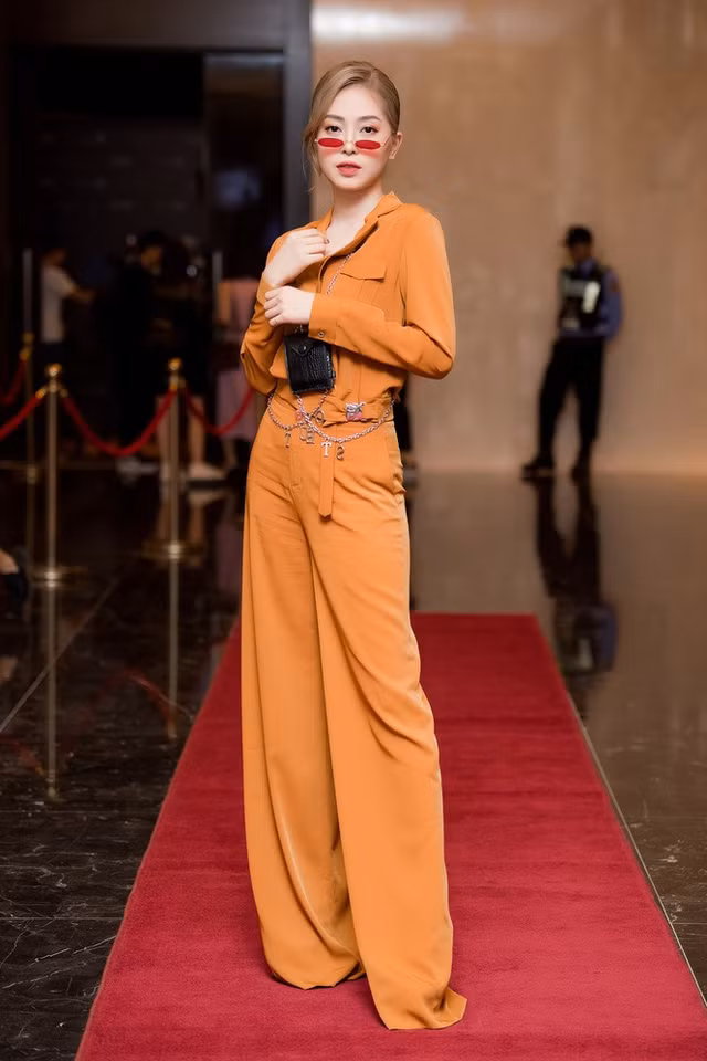 Nha Phuong mac ao tre nai khoe vong mot goi cam-Hinh-10