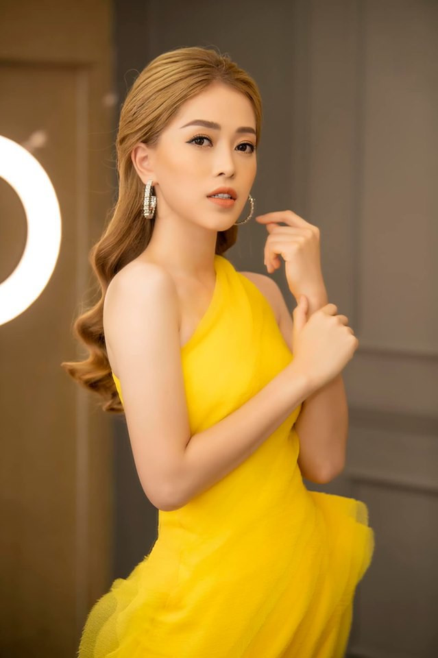 Minh Tú khoe trọn vòng ba nóng bỏng mắt, khiêu khích cùng cực - Hình 3 Minh Tu khoe tron vong ba nong bong mat, khieu khich cung cuc-Hinh-3