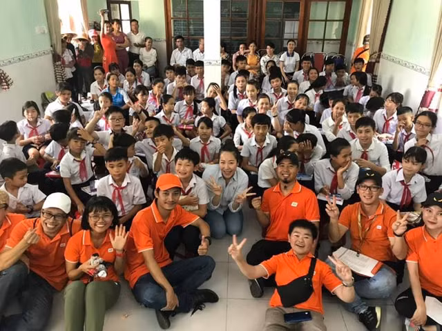 Minh Tu khoe tron vong ba nong bong mat, khieu khich cung cuc-Hinh-10