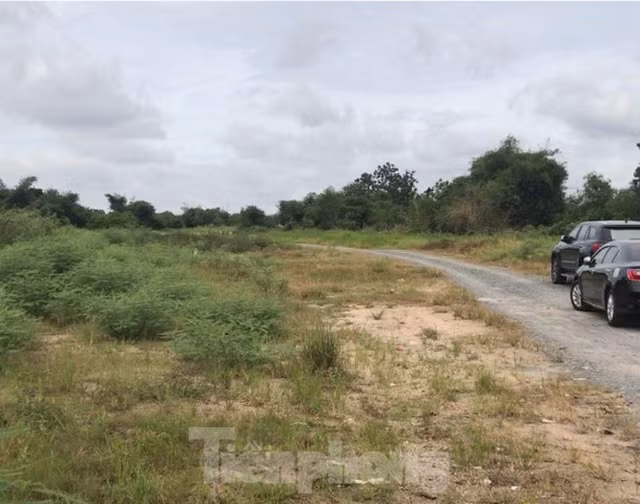 Khach hang 'ngoi tren lua' vi du an bat dong bat ngo thay ten doi ho-Hinh-4