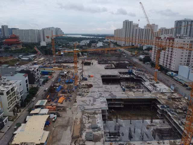 Bo Xay dung chua tham dinh du an 13.000 can ho do dai gia Dinh Truong Chinh xay “lui” o Thu Thiem