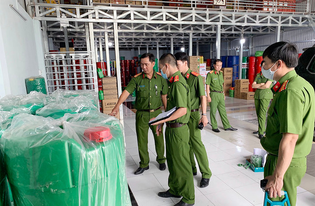 Dai ta Dinh Van Noi va dau an 20 thang lam Giam doc Cong an An Giang-Hinh-7