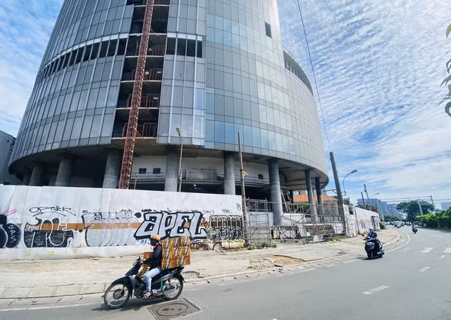 Cao oc 'dap chieu' nhieu nam lam xau bo mat trung tam Sai Gon-Hinh-6