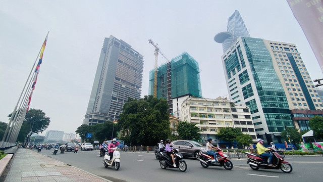 Cao ốc 'đắp chiếu' nhiều năm làm xấu bộ mặt trung tâm Sài Gòn - Hình 2 Cao oc 'dap chieu' nhieu nam lam xau bo mat trung tam Sai Gon-Hinh-2