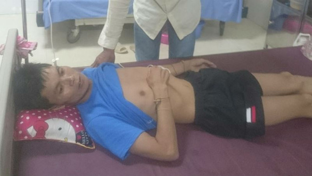 Người đàn ông uống nước tẩy bồn cầu tại trụ sở công an? Nguoi dan ong uong nuoc tay bon cau tai tru so cong an?