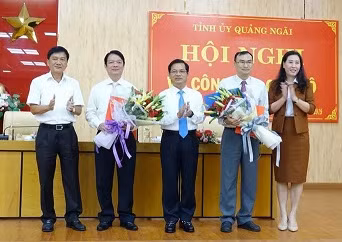 Truong ban To chuc Tinh uy Quang Ngai dot quy tai ban lam viec, bi vo mach mau nao