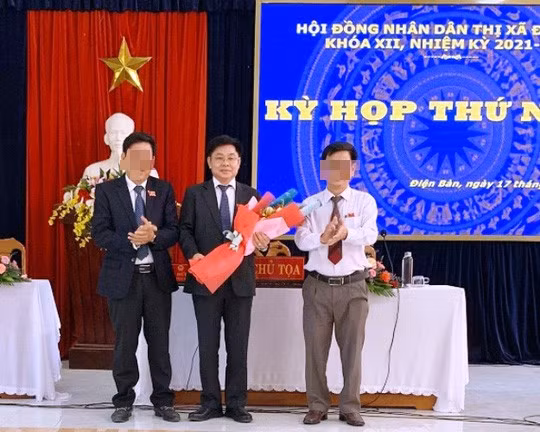 Bi thu Thi uy Dien Ban co don xin nghi viec o tuoi 52