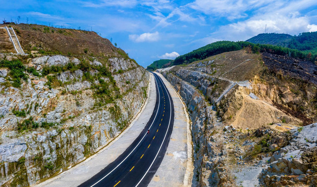 Cần thiết và cấp bách đầu tư công 12 dự án thành phần cao tốc Bắc-Nam Can thiet va cap bach dau tu cong 12 du an thanh phan cao toc Bac-Nam