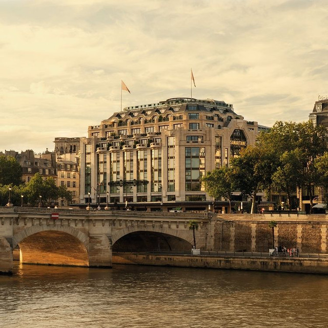 Bên trong khách sạn xa xỉ của siêu tỷ phú Bernard Arnault Ben trong khach san xa xi cua sieu ty phu Bernard Arnault