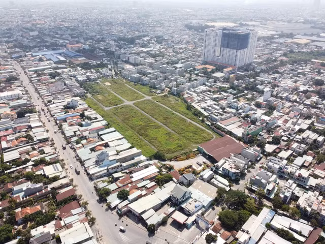 Binh Duong ngung du an Khu nha o thuong mai duong sat mo rong