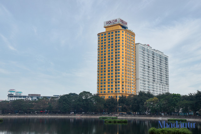 Bên trong khách sạn dát vàng ở Hà Nội sắp bị bán Ben trong khach san dat vang o Ha Noi sap bi ban