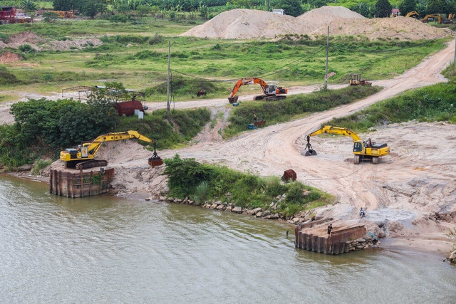 Thủ tướng yêu cầu Hà Nội rà soát vụ đấu giá 3 mỏ cát cao bất thường Thu tuong yeu cau Ha Noi ra soat vu dau gia 3 mo cat cao bat thuong